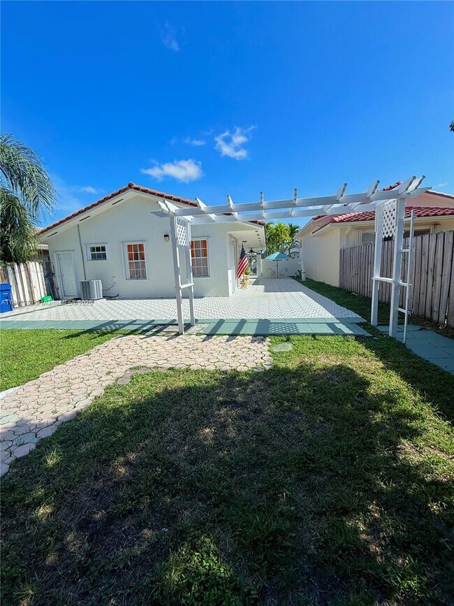 Building Photo - 14121 SW 168th Ln