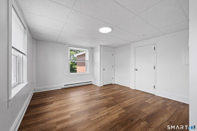 Building Photo - 156 Garfield Ave