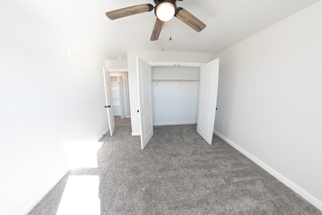 Building Photo - 374 SE 95th Rd