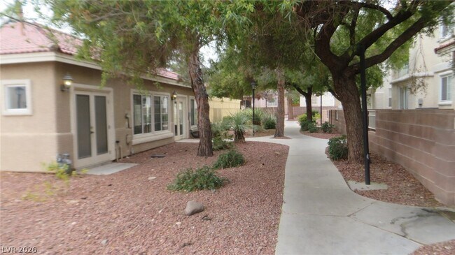 Building Photo - 3014 Sunrise Bay Ave