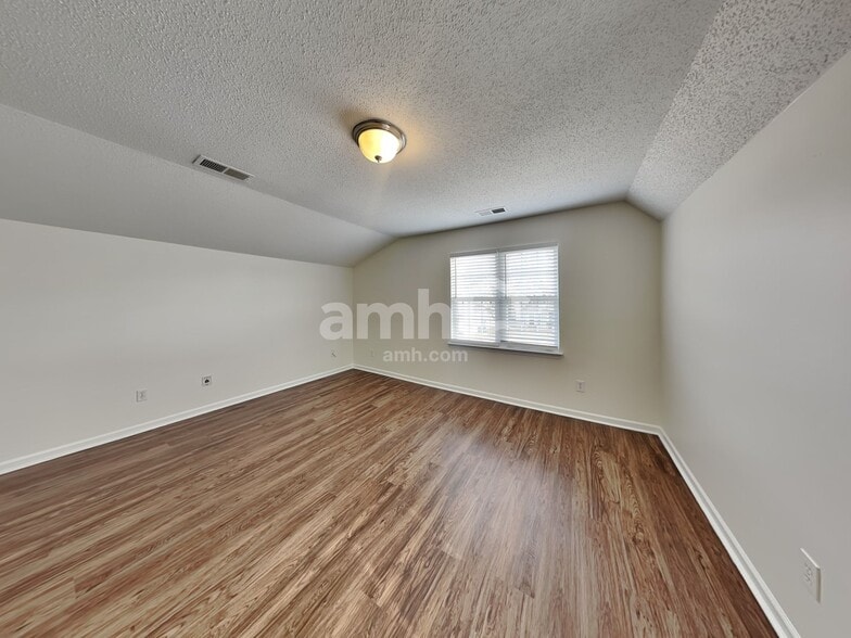 Building Photo - 1031 Sparrow Valley Way