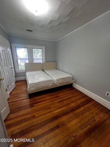 Building Photo - 540 Wall St
