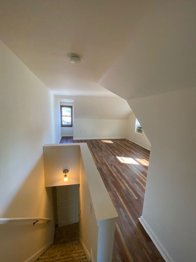 Building Photo - Three Bedroom in West Bethlehem