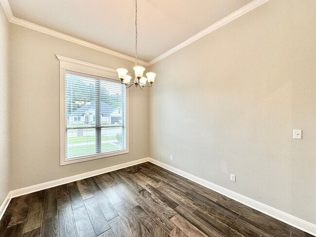 Building Photo - Available Now! Stunning 3 Bedroom 2 Bath i...