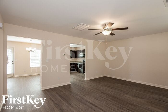 Building Photo - 4011 Maderia Dr NW