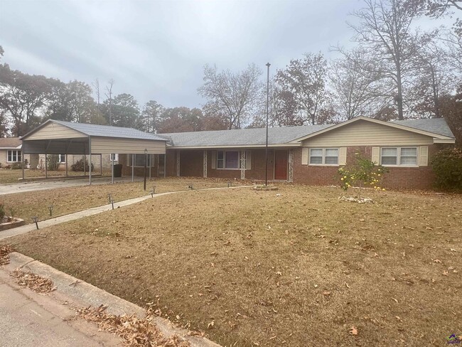 Building Photo - 409 Forest Lake Dr