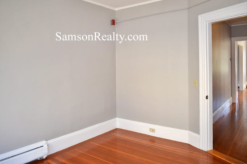 Building Photo - 136 Irving Ave