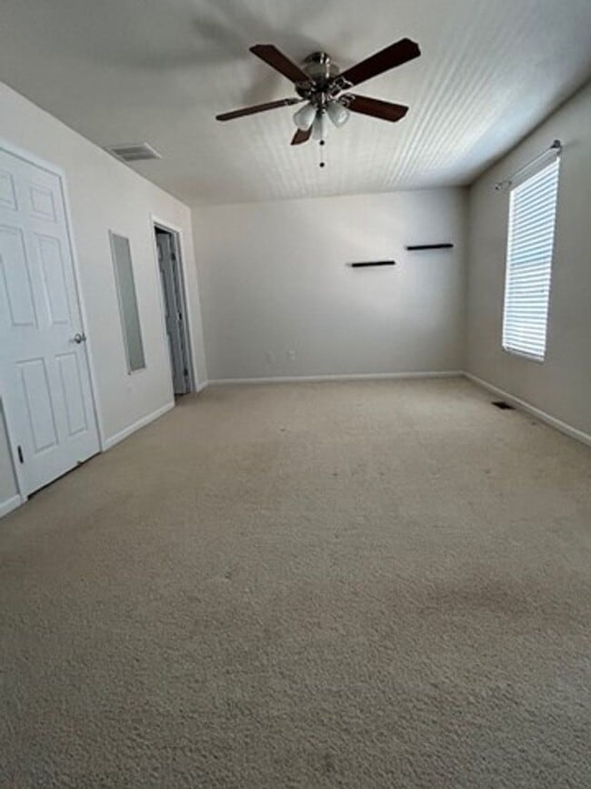 Building Photo - 304 Kelsey Dr