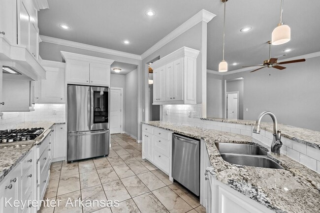 Building Photo - 4 br, 2 bath House - 206 Monroe St
