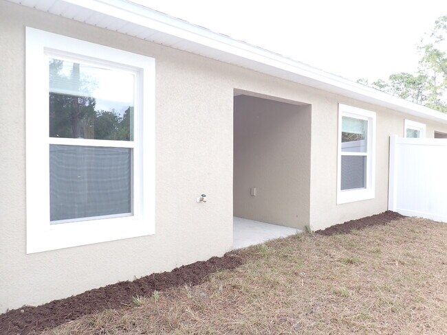 Building Photo - SEMINOLE WOODS