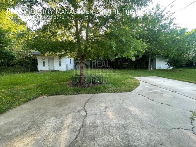 Building Photo - 306 Beech St