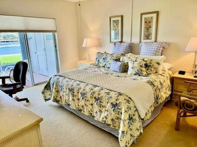 Master bedroom - 3100 S Ocean Blvd