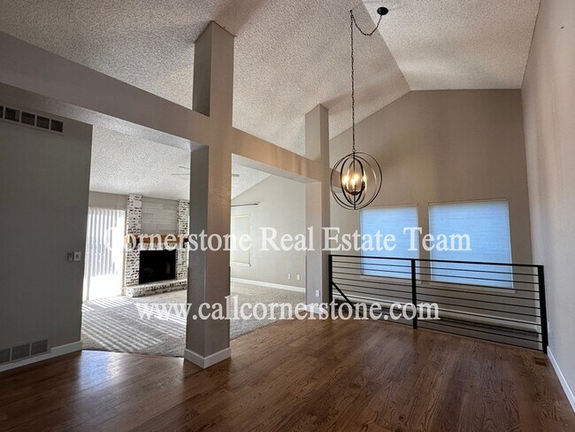 Building Photo - 950 Royal Crown Ln