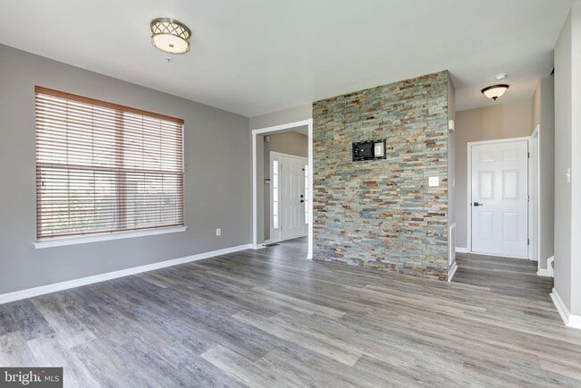 Building Photo - 151 Brynwood St