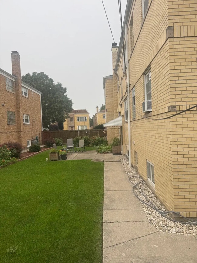 Building Photo - 6407 N Oak Park Ave