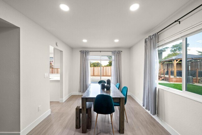 Building Photo - 882 Coral Ridge Cir