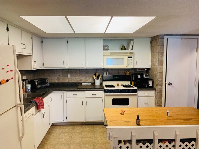 Primary Photo - 1290-1292-1292 Gatwick Ct