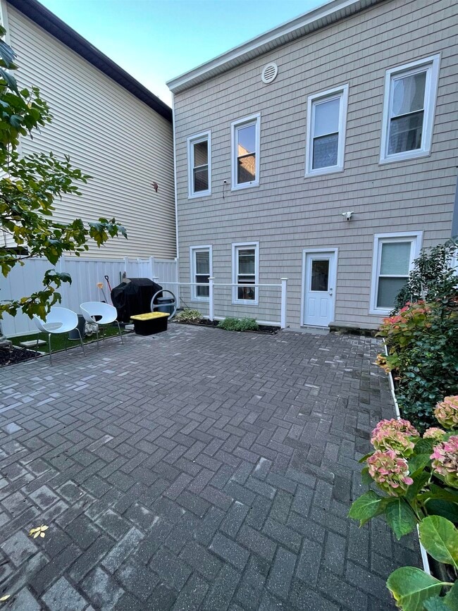 Building Photo - 265-267 Cambridge Ave