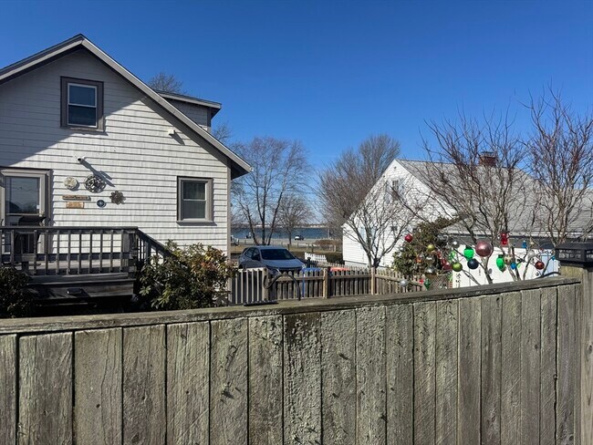 Building Photo - 15 Clara St