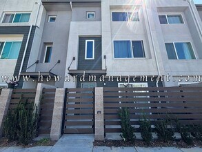 Building Photo - 3 Bed 3 Bath, Three Story Townhome with pr...