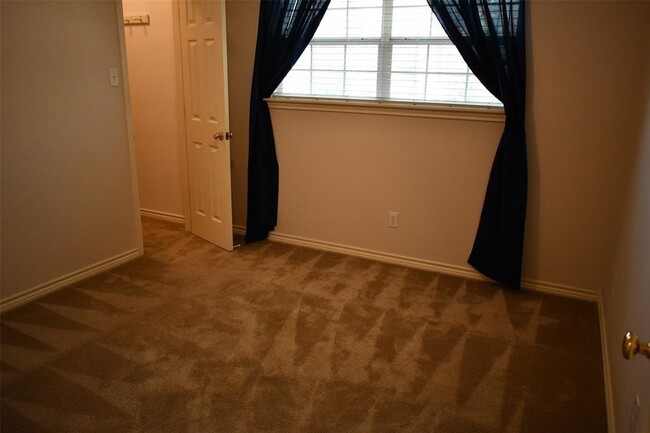 Building Photo - 203 Pine Valley