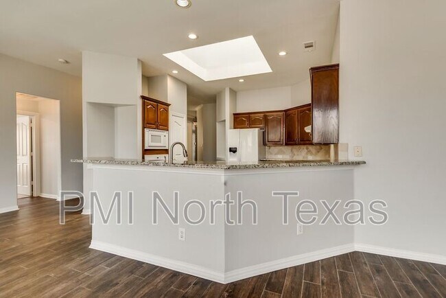 Building Photo - 4911 Lakeland Dr