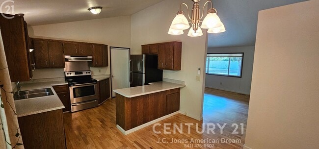 Building Photo - 144 Belindy Cir