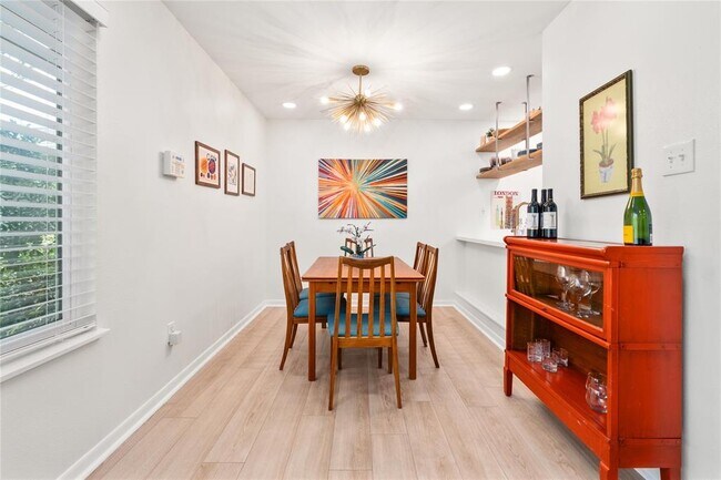 Building Photo - 2450 Ashdale Dr