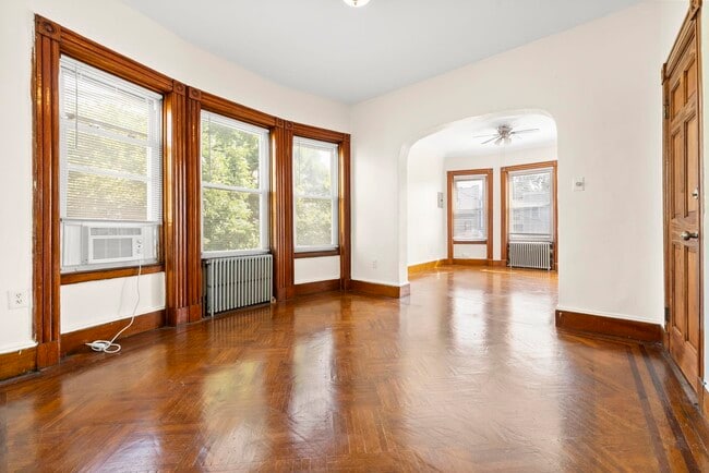 Building Photo - 32 Pearsall Ave