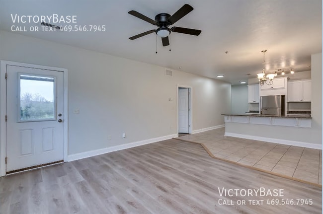 Building Photo - 410 Creekside Ln