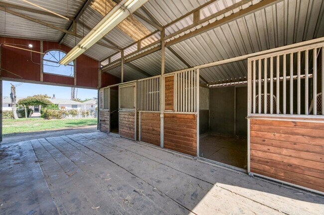 Building Photo - 4105 E Perrin Ave