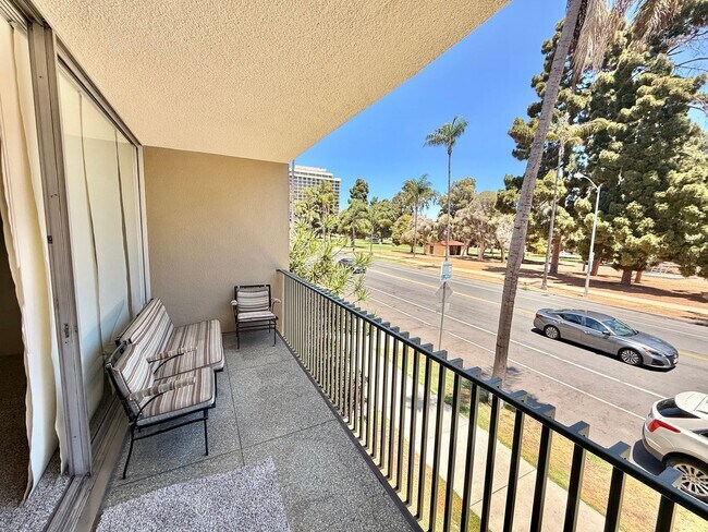 Building Photo - Mid-Century Modern Condo with Views of Balboa Park - 2 Bed x 2 Bath with Parking