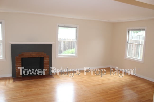 Building Photo - 215 41st St