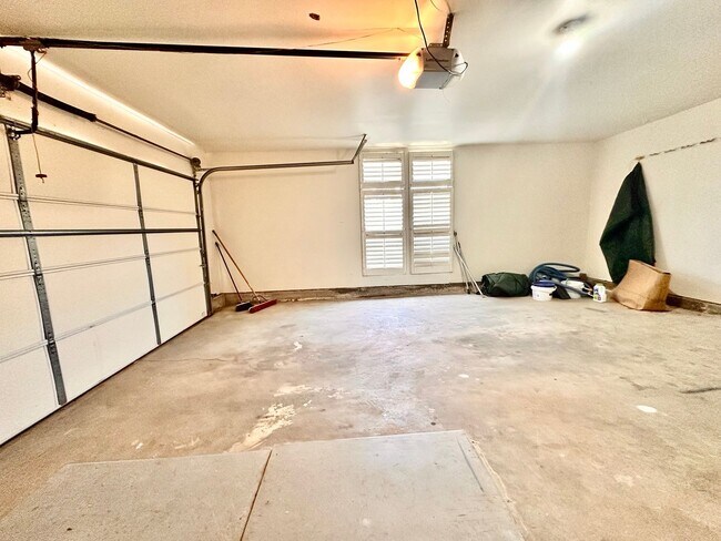 Building Photo - Spacious 4 Bed in Deer Creek - Move in Deposit-Free!(If Qualified)