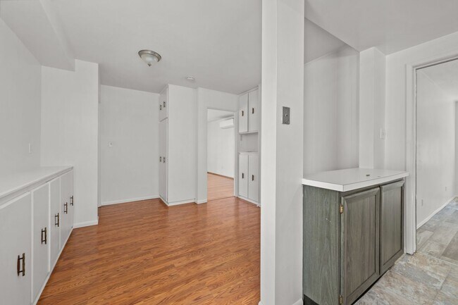 Building Photo - 6467 Cleo St