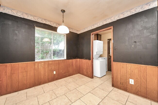 Building Photo - 9126 Willow Meadow Dr