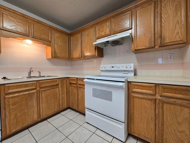 Building Photo - 3906 Hitchrock Dr