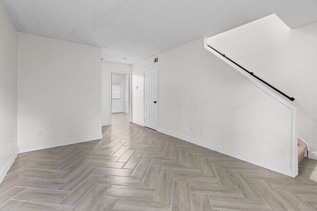 Building Photo - 1303 W Meadowview Rd