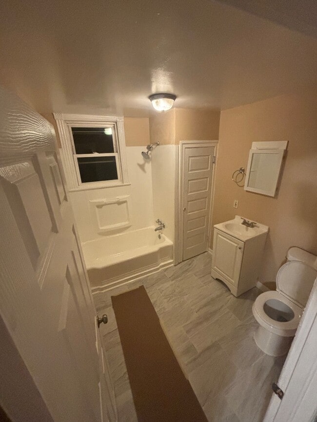 Building Photo - 342 E Broadway