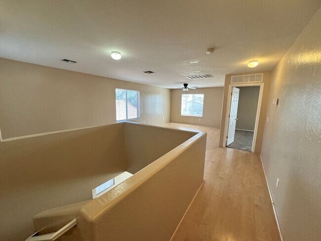 Building Photo - GREAT 4BEDROOM/3BATH HOME WITH ALL THAT YO...