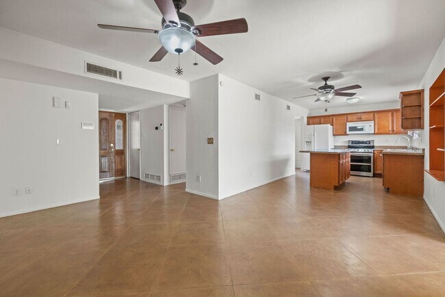 Building Photo - Southeast 3 Bedroom 2 Bath Home with No HOA