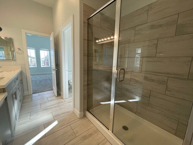 Building Photo - Beautiful Townhome in Providence Gated Com...