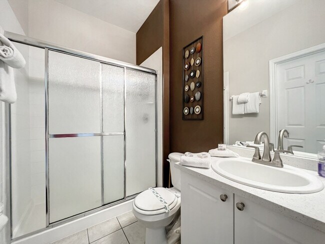 Building Photo - 2421 Silver Palm Dr