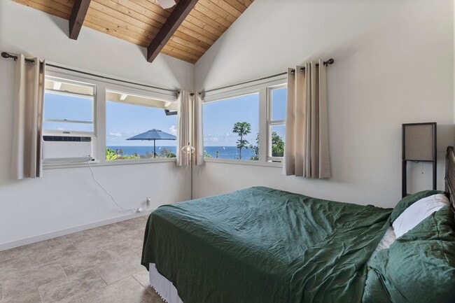 Building Photo - Completely Remodeled 3 Bed/3 Bath with Exp...