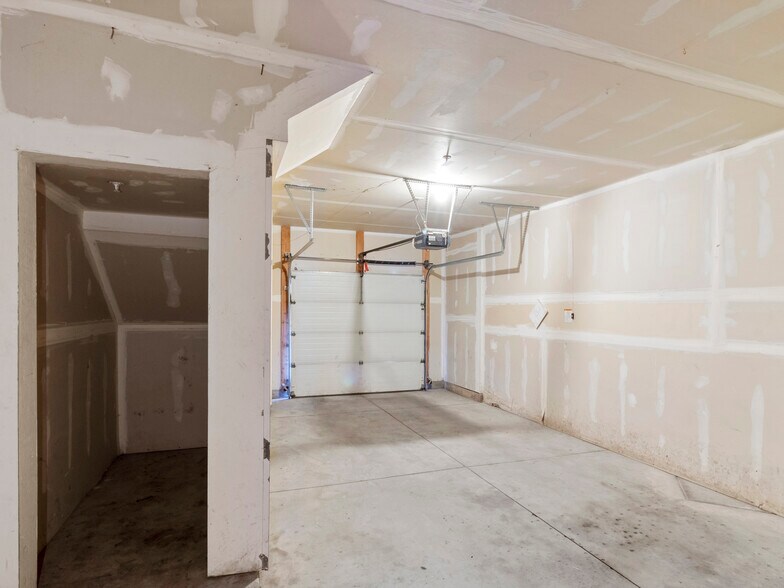 Building Photo - 900 Bitner Rd