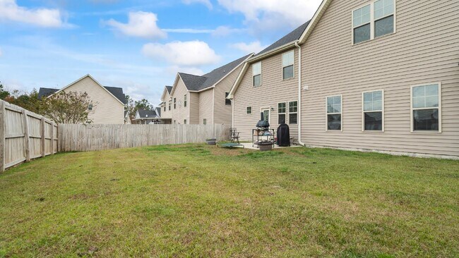 Building Photo - Towne Pointe
