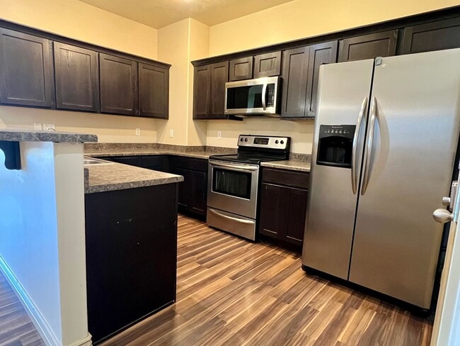 Building Photo - PRICE REDUCED:  LG 4-BED TOWNHOUSE NOW $1,995