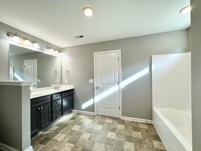 Building Photo - 6093 Arbor Wds Wy