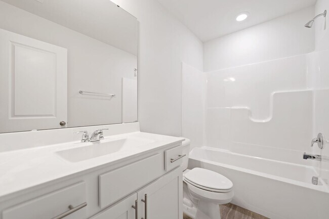 Building Photo - Charming 3-bedroom, 3.5-bathroom townhouse...