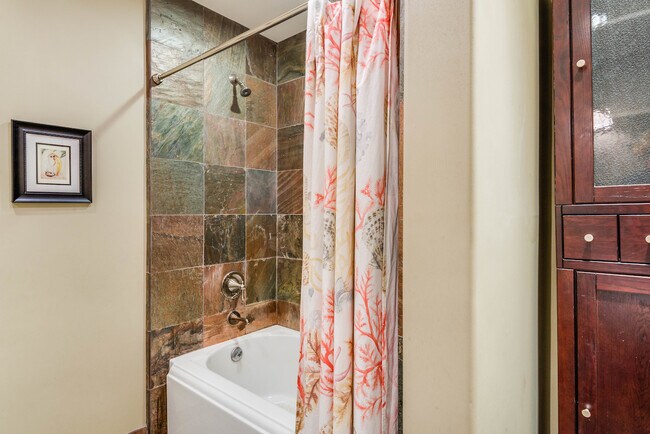 Building Photo - 2006 Manhattan Beach Blvd